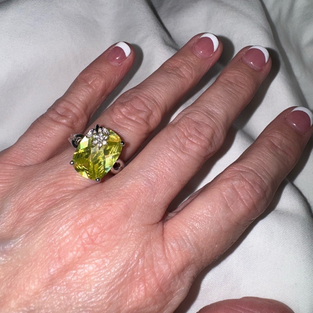 Silver & Lime Green Gemstone Ring – Bold Modern Statement Jewelry